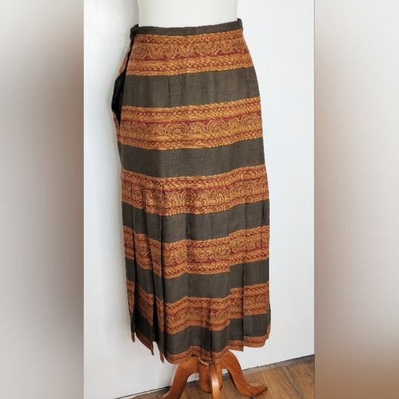 VINTAGE PLEATED RAYON SKIRT - Picture 2 of 8